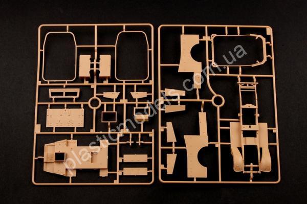 1/35 HobbyBooss 82452 U.S. M3A1 