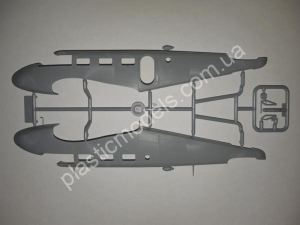 1/48 ICM 48186 Beech C18S 