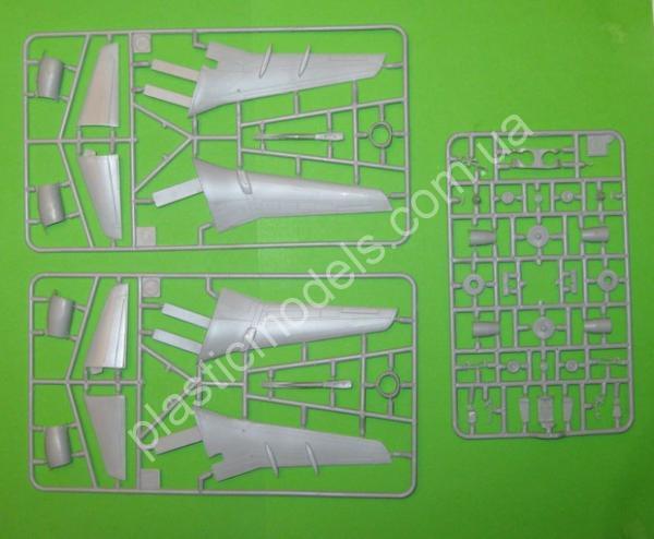 1/144 Восточный Экспресс 14421 Medium Range Airliner B 735