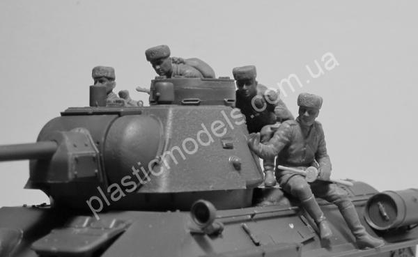 1/35 ICM 35640 Soviet Tank Riders (1943-1945) (4 figures)