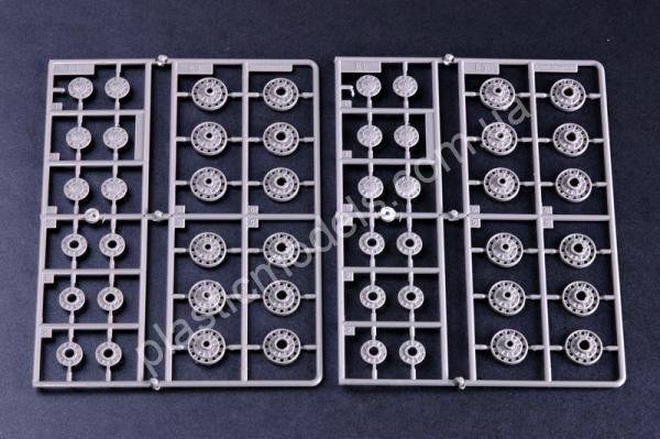 1/35 Trumpeter 00357 Tank KV-1‘s Ehkranami