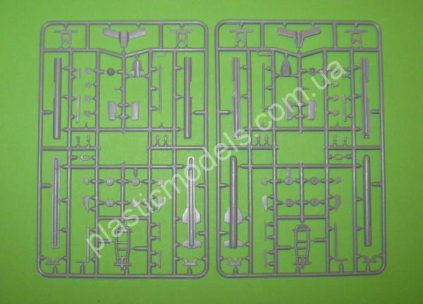 1/72 A-model 72375 AGM-84E and AGM-84H on trolleys