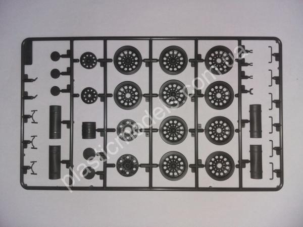 1/35 ICM 35367 Soviet Medium Tank Т-34-85