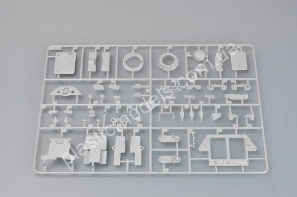 1/35 Trumpeter 0372  LAV-AT Antitank
