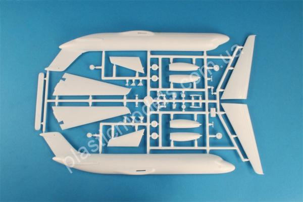 1/144 FLY 14403 McDonnell Douglas C 9-B NAVY