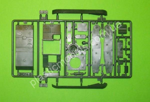 1/72 UMmt 619 Vickers single turret tank model E, version B