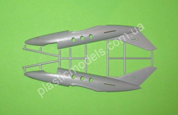 1/72 A-model 72330 Dassault Falcon 100