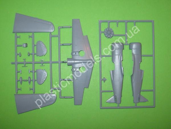 1/72 AZ model 7645 Curtiss P-36G (Hawk A-6/8)