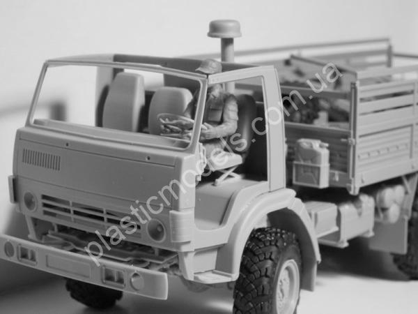 1/35 ICM 35641 Soviet Drivers (1979-1991) (2 figures)