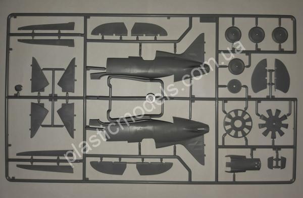 1/32 ICM 32007 I-16 type 24 with Soviet Pilots