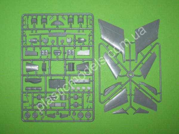 1/72 A-model 72363 Bombardier Challenger CL-600