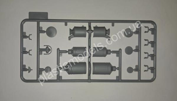 1/24 ICM 24018 American Gasoline Loaders (1910s) (2 figures)