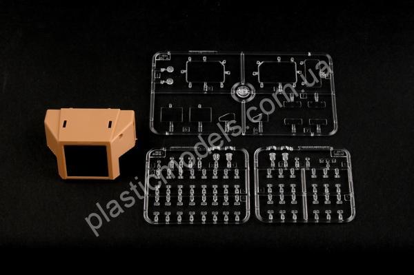 1/35 HobbyBoss 85502 M1070 Truck Tractor & M1000 HET Semi-trailer