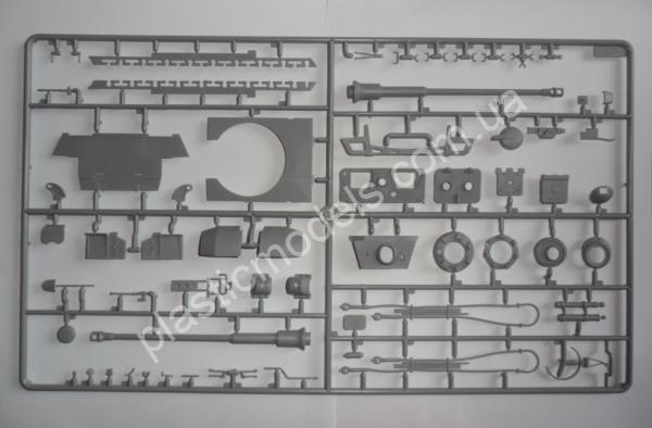 1/35 ICM 35363 Pz.Kpfw.VI Ausf.B Königstiger with Henschel Turret (late production), WWII German Heavy Tank