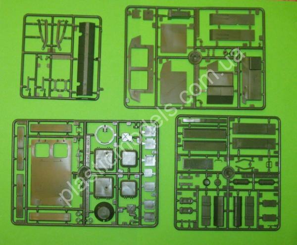 1/35 UM 233 MT-LB with Eguipment for selfdigging around