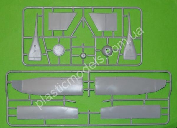 1/72 A-model 72201 White Knight & Space Ship One (SS1)