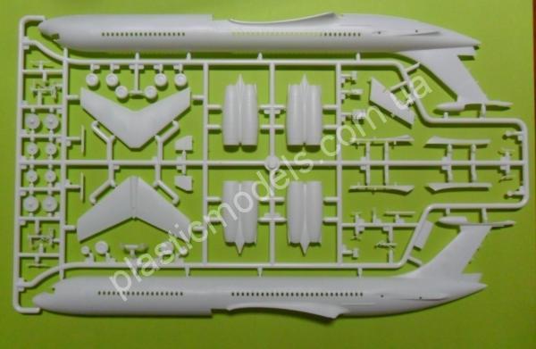 1/144 ICM 14405 Ilyushin-62M, Soviet Passenger Aircraft