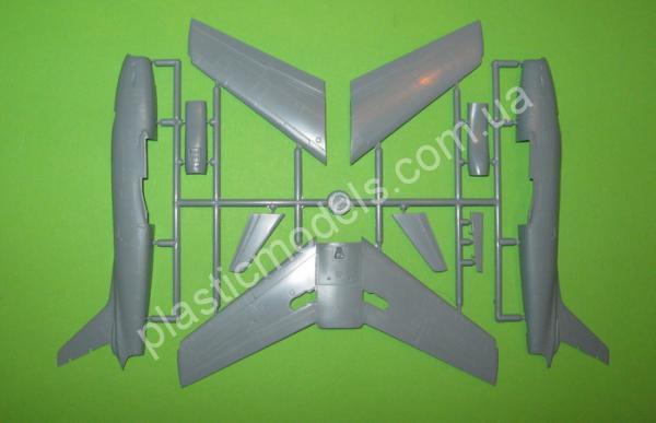 1/72 Sword 72107 North American FJ-2 Fury