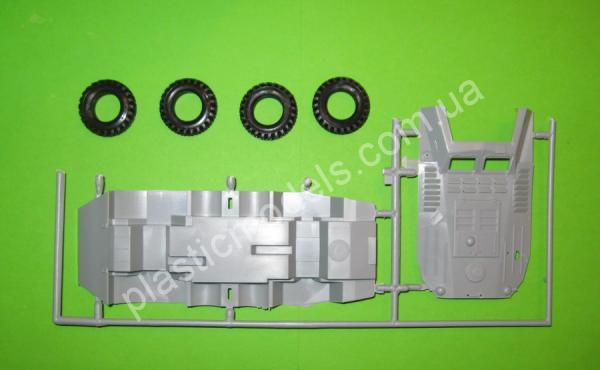 1/35 Eastern Express 35162 Soviet Command Vehicle BRDM-U