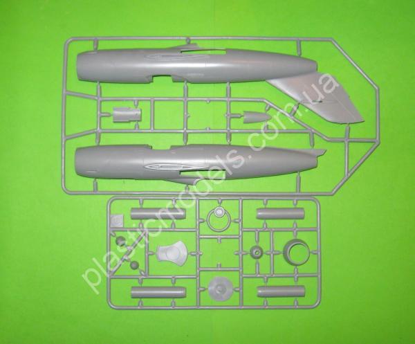1/72 Avis 72014 La-200 with 