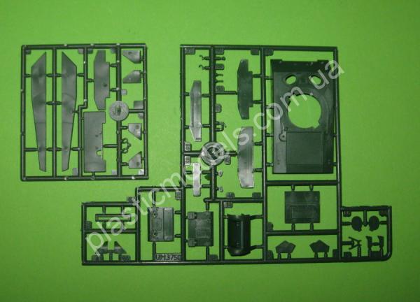 1/72 UM 453 Tank M4A3E2 