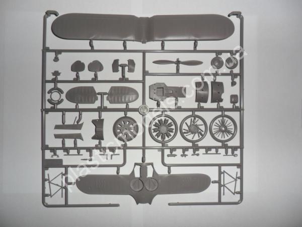 1/48 ICM 48096 I-153, WWII Soviet Biplane Fighter (winter version)