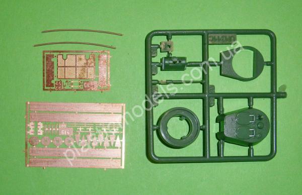 1/72 UMmt 693 Tank BT-7 on a biaxial 20-ton raieway platform (short-6.6 m)