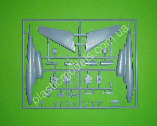 1/72 AZ model 7837 Heinkel He-162D-9 'Luftwaffe '46'