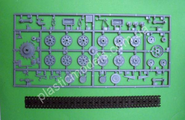 1/35 Eastern Express 35101 Heavy flamethrowerTank KV-8C