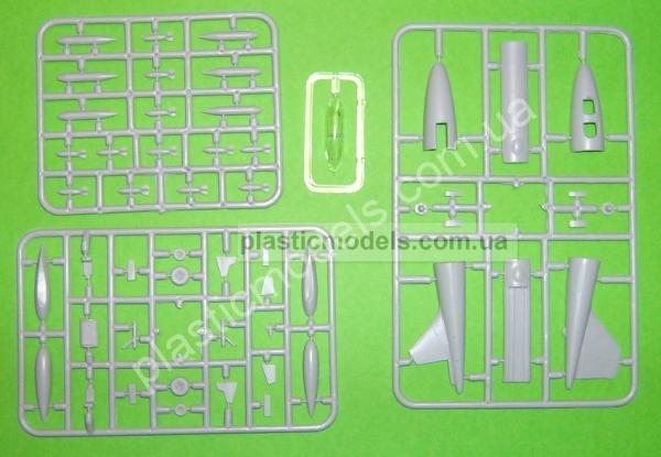 1/144 A-model 1432 Martin B-57B/C