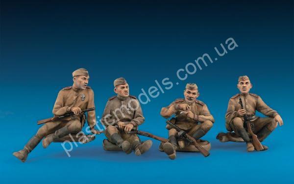1/35 MiniArt 35001 Soviet infantry at rest (1943-1945)