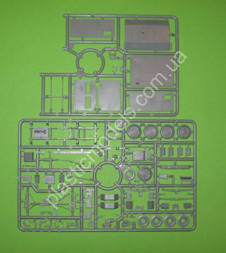 1/72 ACE 72451 Unimog U1300L 4x4 (Krankenwagen/Ambulance)