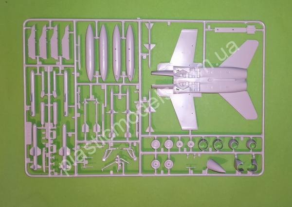 1/72 Italeri 016 F/A-18 C/D WILD WEASEL