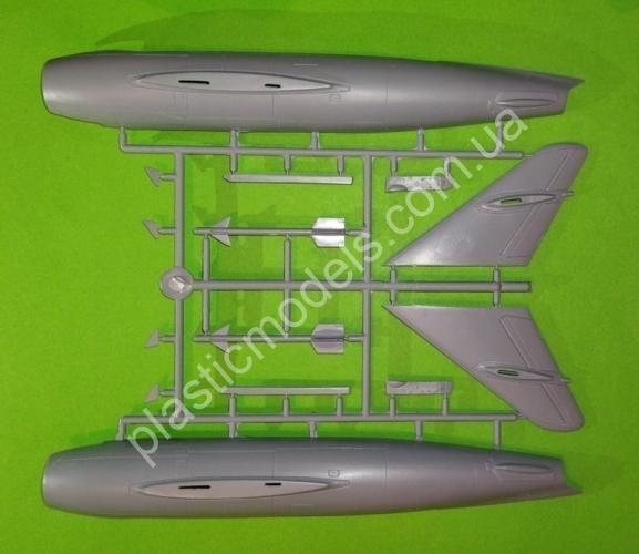 1/48 Kovozavody Prostejov 4823 MiG-17 „Fresco-A“ USSR