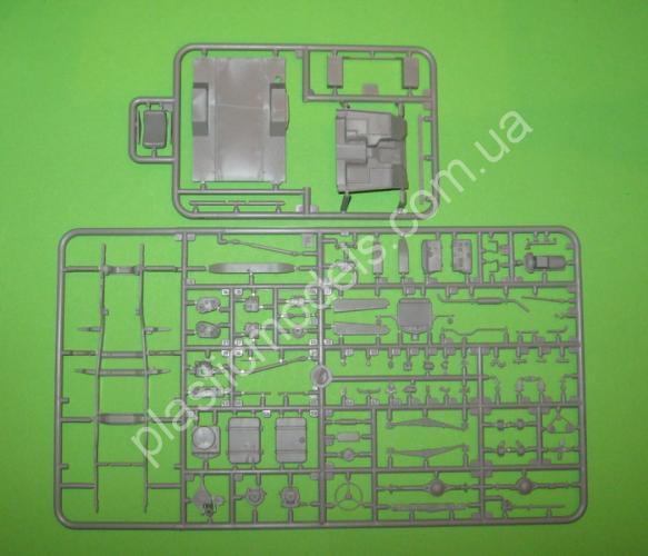 1/35 Roden 811 Dodge M43  ¾ ton 4x4 Ambulance truck