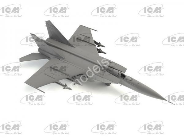 1/72 ICM 72177 MiG-25 PD Soviet Interceptor Fighter