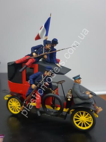 1/35 ICM 35660 «Battle of the Marne» (1914), Taxi car with French Infantry