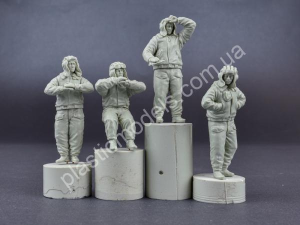 1/35 MiniArt 37063 Soviet Tank Crew - Winter Uniforms 1970s-1980s