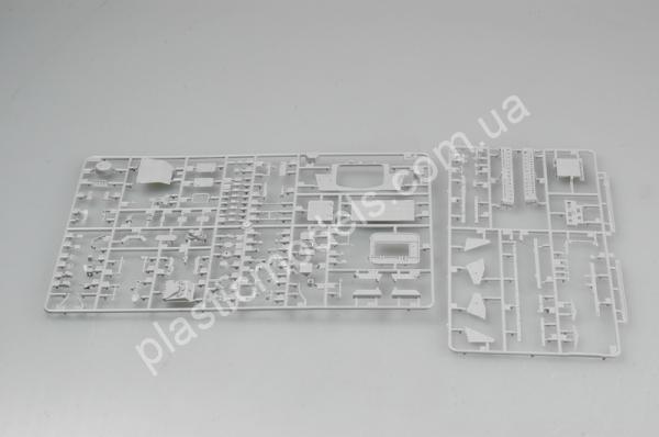 1/35 Trumpeter 0375 Light Armored Vehicle “Stryker”
