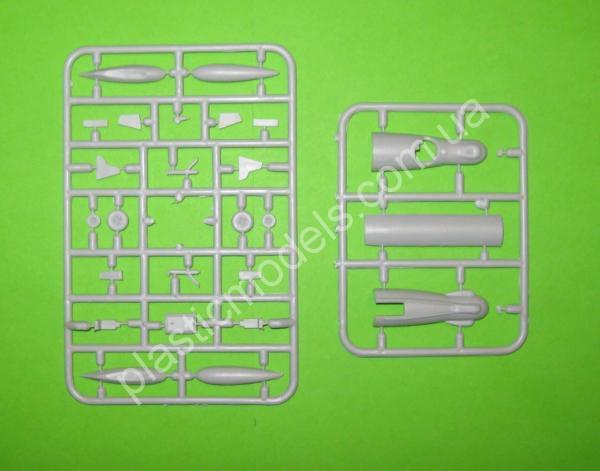 1/144 A-model 1430 E.E.Canberra T.17