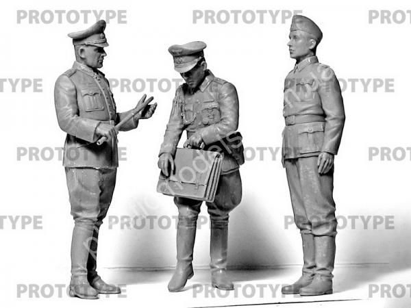 1/24 ICM 24020 German Staff Personnel