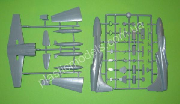 1/72 Sword 72072 T2V-1/T-1A Seastar