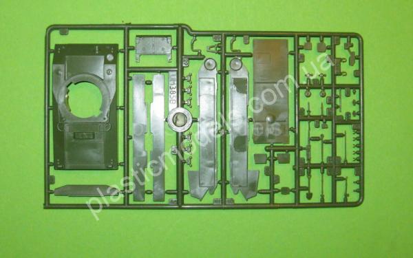 1/72 UM 385 M4A4 Sherman Medium Tank