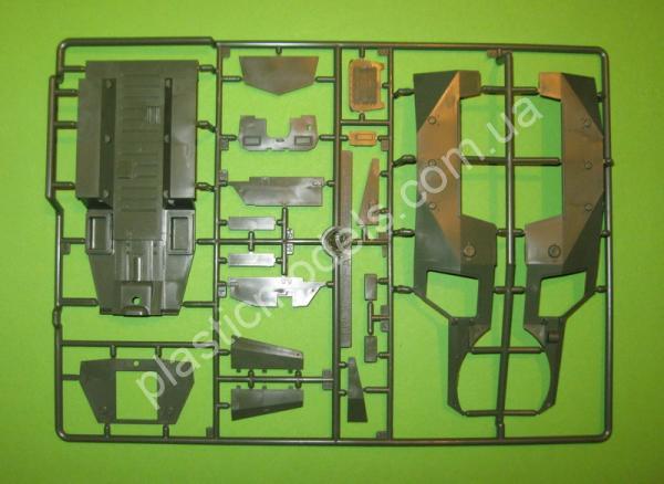 1/35 SKIF 208 BTR-152E1-ZU-23-2