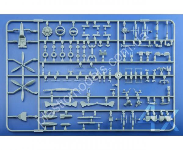 1/72 Eduard R0012 Fw 190A-8 QUATTRO COMBO Royal Class