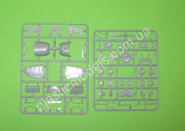 1/48 A-model 4807 Yakovlev Yak-18T Blue Aeroflot