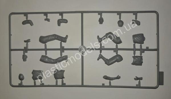 1/24 ICM 24018 American Gasoline Loaders (1910s) (2 figures)