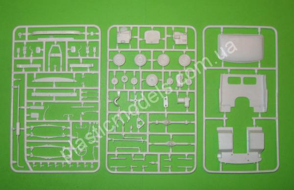 1/35 AMG 35403 Советский автомобиль УАЗ-452Д 