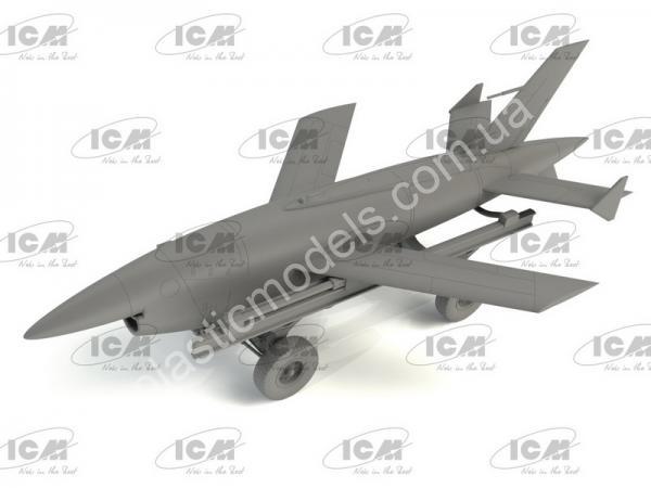 1/48 ICM 48401 BQM-34A (Q-2C) Firebee with trailer