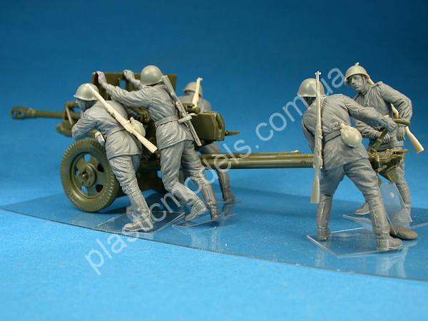 1/35 MiniArt 35081 Советские артиллеристы на манёврах
